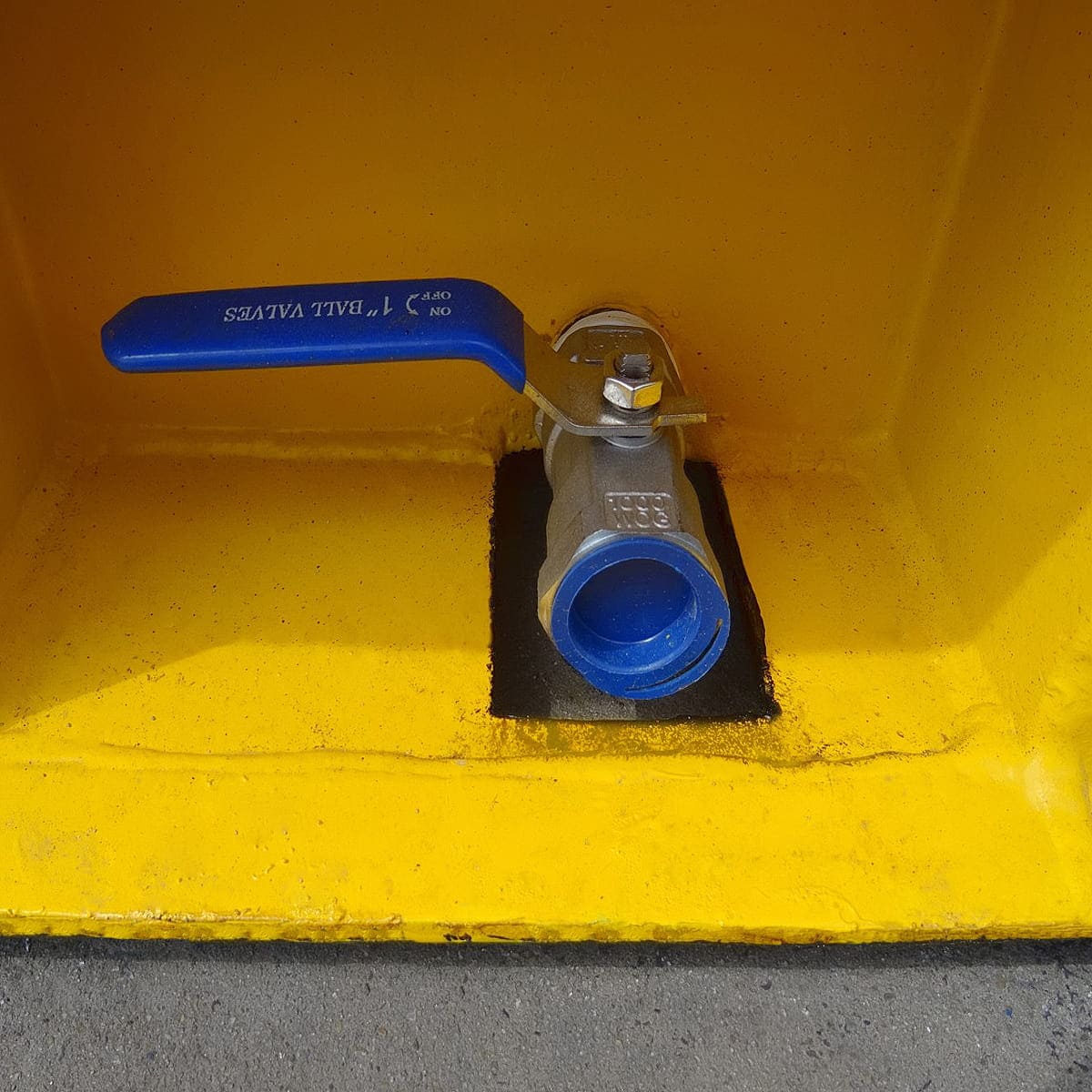 8&rsquo; Containment Cube - Container Services Pty Ltd